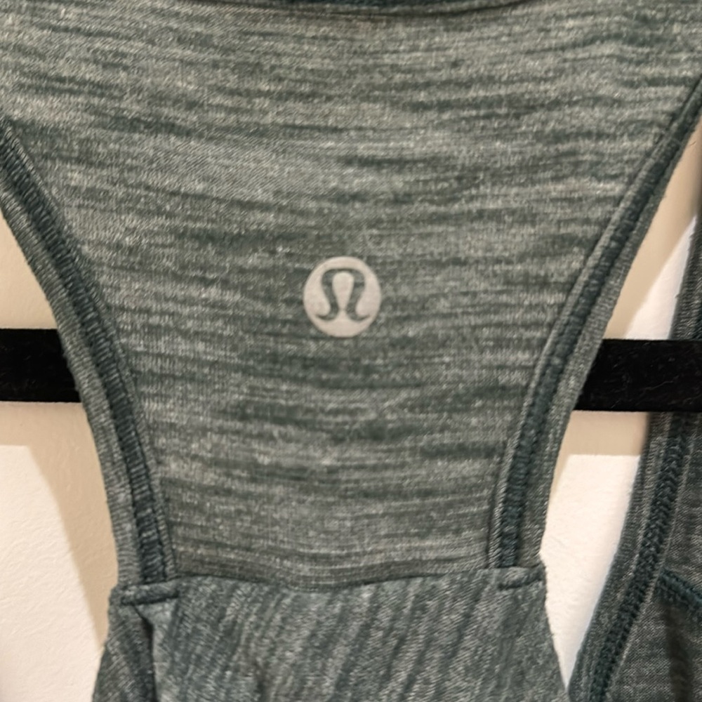 Lululemon Essential green tank